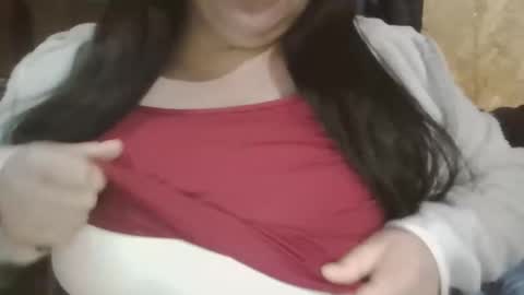 Snapshot of denisse131015 chatting on 12.19.25 curvy top online show from 12.19.25