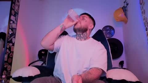 Snapshot of denjig chatting on 09.12.25 Oliver online show from 09.12.25