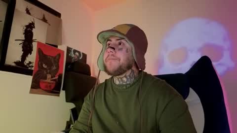 Snapshot of denjig chatting on 11.04.25 Oliver online show from 11.04.25