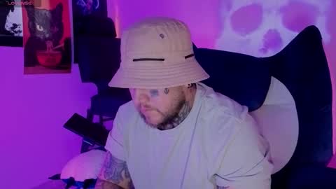 Snapshot of denjig chatting on 11.06.25 Oliver online show from 11.06.25