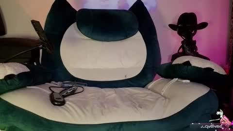 Snapshot of denjig chatting on 11.08.25 Oliver online show from 11.08.25