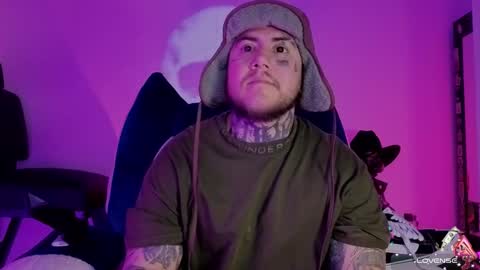 Snapshot of denjig chatting on 11.10.25 Oliver online show from 11.10.25