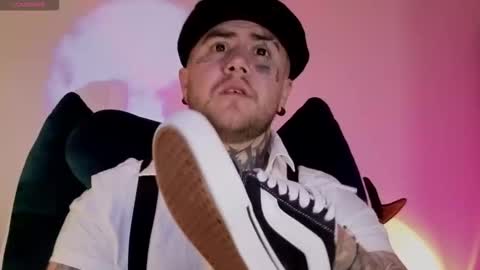 Snapshot of denjig chatting on 11.12.25 Oliver online show from 11.12.25