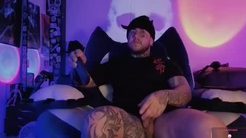 Snapshot of denjig chatting on 12.01.25 Oliver online show from 12.01.25