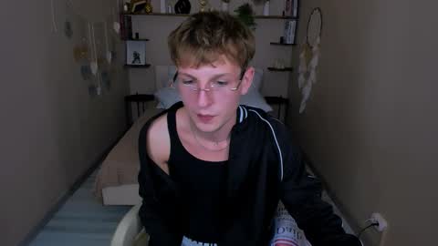 Snapshot of dennis_rodriguez chatting on 11.23.25 Dennis online show from 11.23.25