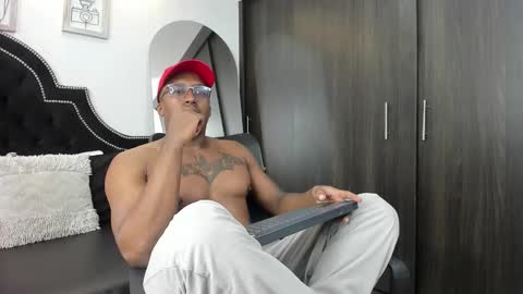 Snapshot of denzelrios chatting on 10.21.25 denzelrios online show from 10.21.25