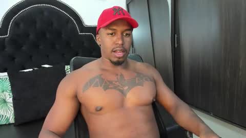 Snapshot of denzelrios chatting on 11.21.25 denzelrios online show from 11.21.25