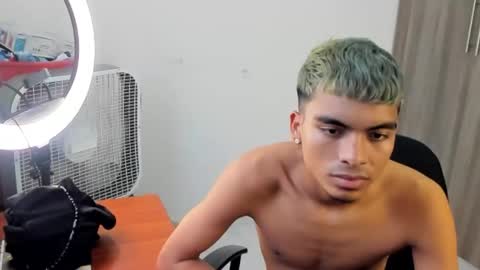 Snapshot of dereck_dosantos chatting on 03.13.26 dereck_dosantos online show from 03.13.26