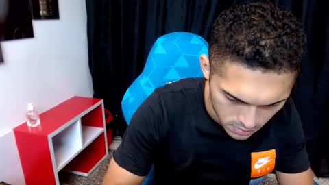 Snapshot of derek_storm_ chatting on 12.21.25 D E R E K online show from 12.21.25