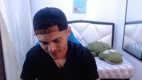 Snapshot of derek_storm_ chatting on 04.07.26 D E R E K online show from 04.07.26