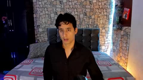 Snapshot of derekk_cute chatting on 01.22.25 DEREKK online show from 01.22.25