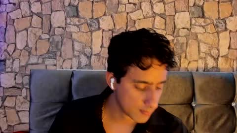 Snapshot of derekk_cute chatting on 01.22.25 DEREKK online show from 01.22.25