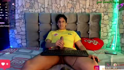 Snapshot of derekk_cute chatting on 01.28.25 DEREKK online show from 01.28.25