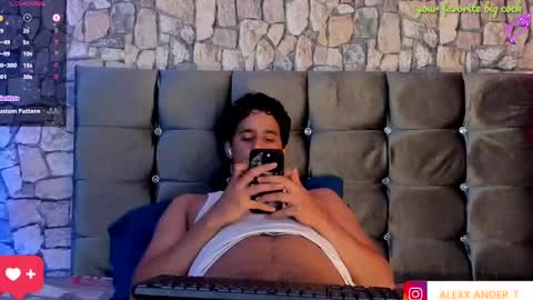 Snapshot of derekk_cute chatting on 01.29.25 DEREKK online show from 01.29.25