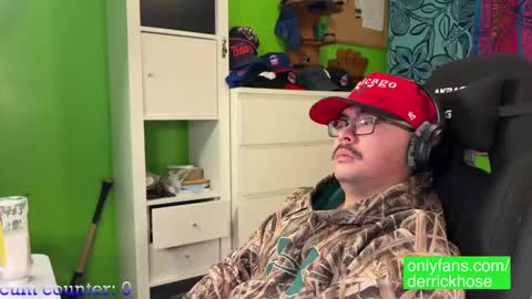 Snapshot of derrick_hose chatting on 01.10.25 Derrick Hose online show from 01.10.25