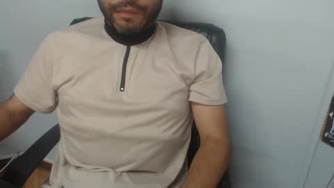 Snapshot of derrik_ chatting on 01.06.26 online show from 01.06.26