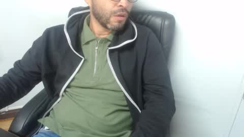 Snapshot of derrik_ chatting on 01.10.26 online show from 01.10.26