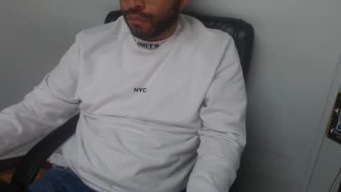 Snapshot of derrik_ chatting on 01.11.26 online show from 01.11.26