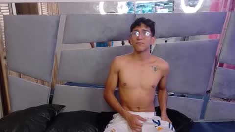 desire4duo online show from 11.22.25