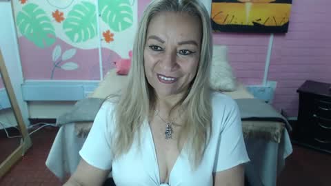 Snapshot of desire_latin chatting on 01.14.25 VALERIA online show from 01.14.25