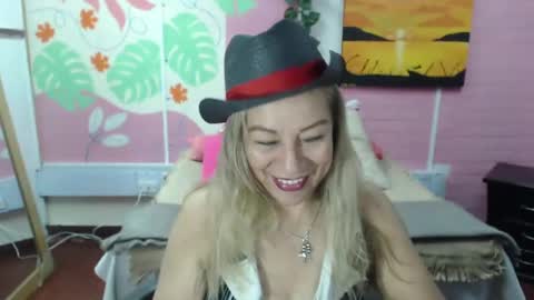 Snapshot of desire_latin chatting on 01.22.25 VALERIA online show from 01.22.25