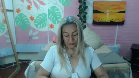 Snapshot of desire_latin chatting on 09.19.25 VALERIA online show from 09.19.25