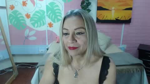 Snapshot of desire_latin chatting on 11.01.25 VALERIA online show from 11.01.25