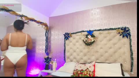 Snapshot of desire_sara chatting on 01.06.25 Sara Desire online show from 01.06.25