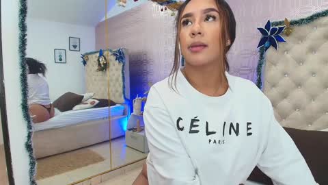 Snapshot of desire_sara chatting on 01.09.25 Sara Desire online show from 01.09.25