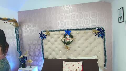 Snapshot of desire_sara chatting on 01.10.25 Sara Desire online show from 01.10.25