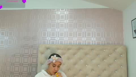 Snapshot of desire_sara chatting on 01.19.25 Sara Desire online show from 01.19.25