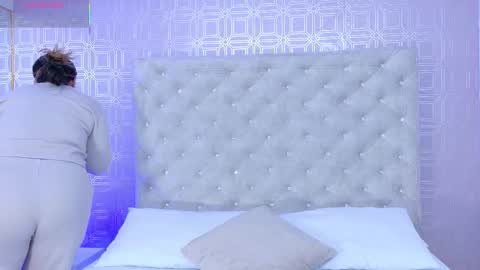 Snapshot of desire_sara chatting on 09.14.25 Sara Desire online show from 09.14.25