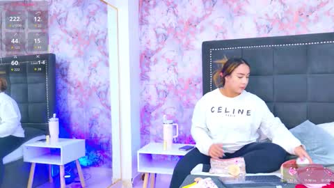 Snapshot of desire_sara chatting on 09.23.25 Sara Desire online show from 09.23.25