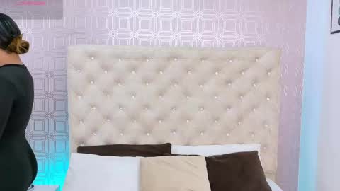 Snapshot of desire_sara chatting on 10.04.25 Sara Desire online show from 10.04.25