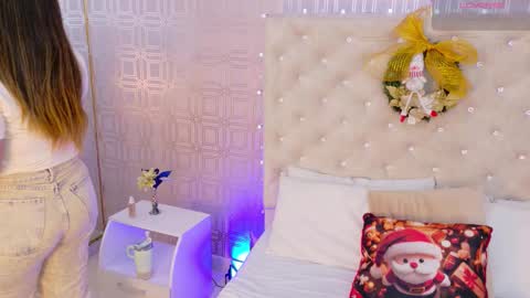 Snapshot of desire_sara chatting on 11.27.25 Sara Desire online show from 11.27.25