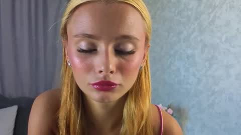 Snapshot of desireeclipse chatting on 09.12.25 Willow online show from 09.12.25