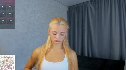 Snapshot of desireeclipse chatting on 09.25.25 Willow online show from 09.25.25