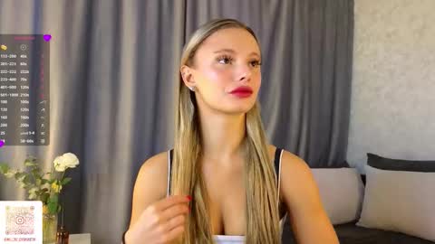 Snapshot of desireeclipse chatting on 10.28.25 Willow online show from 10.28.25