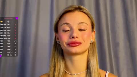 Snapshot of desireeclipse chatting on 11.04.25 Willow online show from 11.04.25