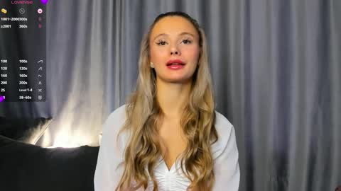 Snapshot of desireeclipse chatting on 11.05.25 Willow online show from 11.05.25