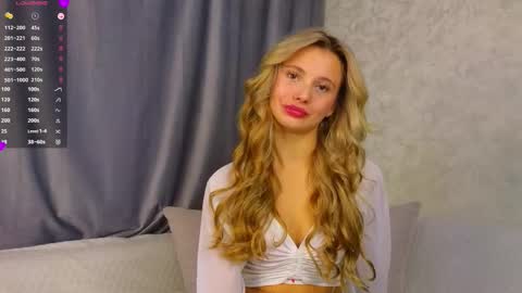 Snapshot of desireeclipse chatting on 11.17.25 Willow online show from 11.17.25