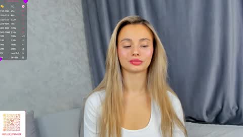 Snapshot of desireeclipse chatting on 11.21.25 Willow online show from 11.21.25