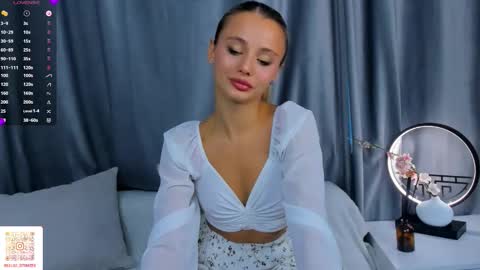 Snapshot of desireeclipse chatting on 11.28.25 Willow online show from 11.28.25