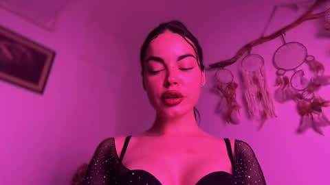 Petitee Desiree online show from 04.18.26