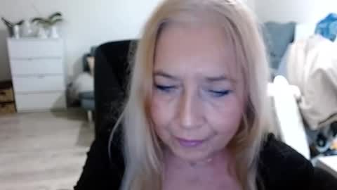 Snapshot of desiresofia chatting on 12.18.24 S O F I A online show from 12.18.24