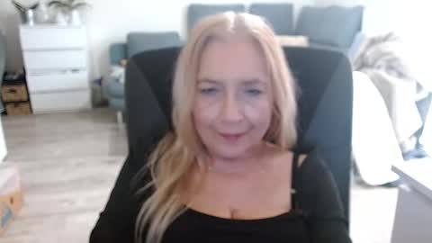 Snapshot of desiresofia chatting on 12.21.24 S O F I A online show from 12.21.24