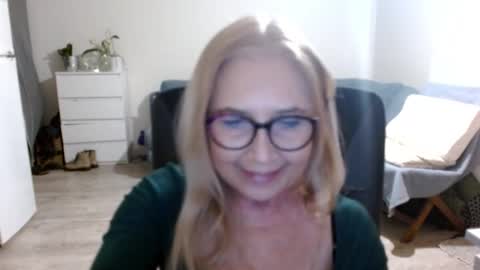 Snapshot of desiresofia chatting on 01.28.25 S O F I A online show from 01.28.25