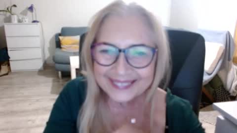 Snapshot of desiresofia chatting on 01.31.25 S O F I A online show from 01.31.25