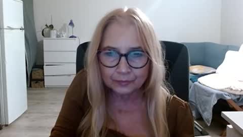 Snapshot of desiresofia chatting on 02.23.25 S O F I A online show from 02.23.25