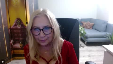 Snapshot of desiresofia chatting on 11.14.25 S O F I A online show from 11.14.25